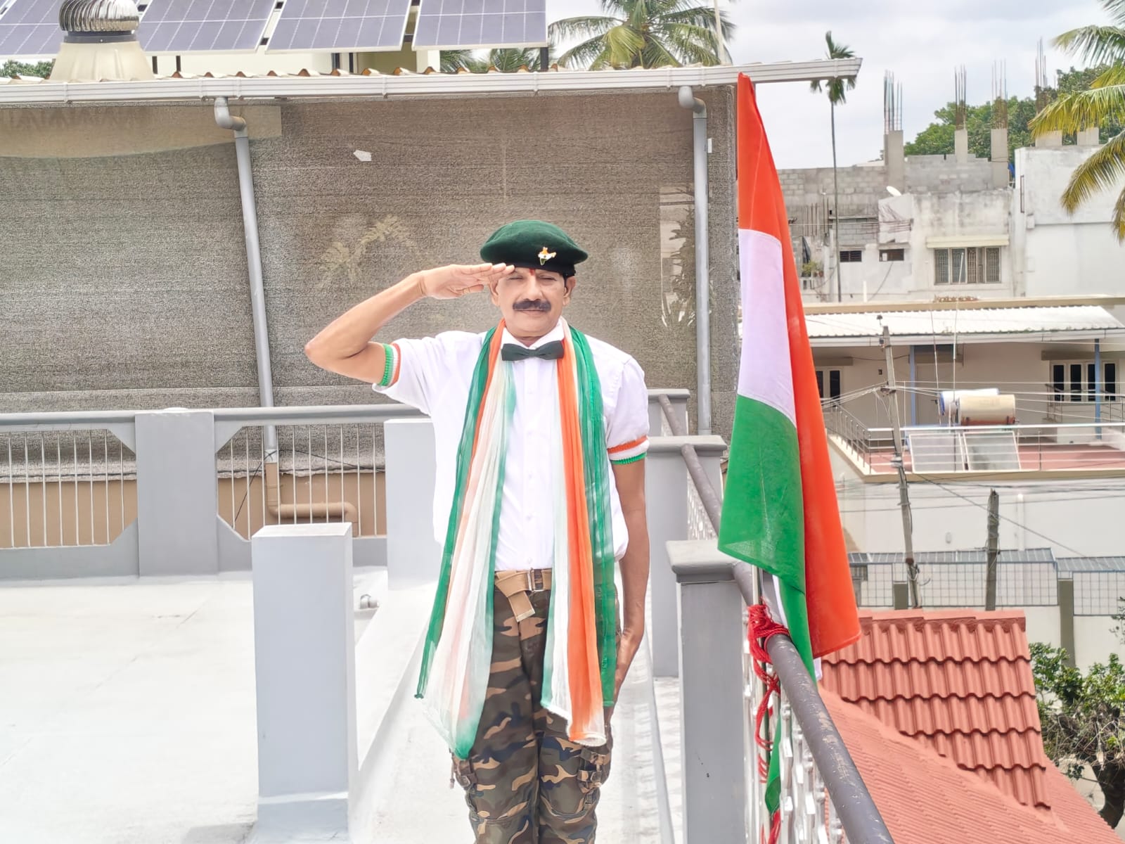 ಕುವೆಂಪುನಗರದಲ್ಲಿ ಮನೆಯ ಮೇಲ್ಛಾವಣಿಯಲ್ಲಿ ಧ್ವಜಾರೋಹಣದ ಮೂಲಕ 80ನೇ ಸ್ವಾತಂತ್ರ್ಯ ದಿನಾಚರಣೆ